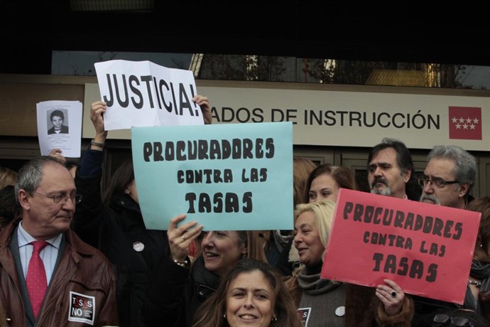 Jueces y fiscales para una hora contra las tasas