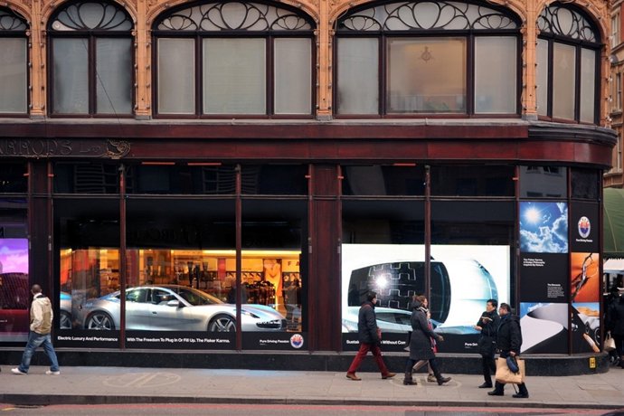 Fisker Karma En Los Almacenes Harrods De Londres