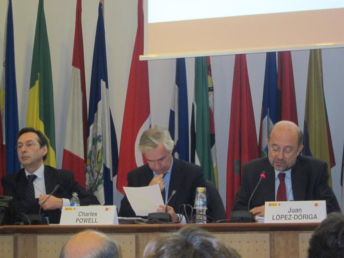 Robles, Powell y López-Dóriga en el seminario de cooperación reembolsable