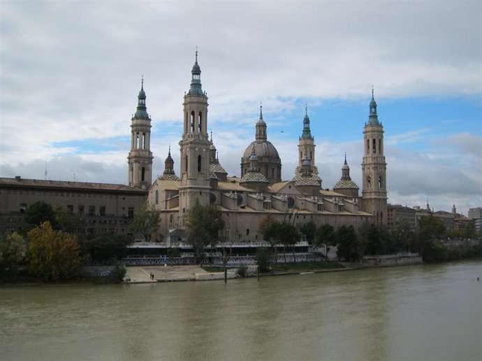 El Ebro lleva un caudal de 281 metros cúbicos, a su paso por Zaragoza