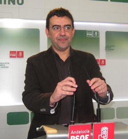 Mario Jiménez, este lunes en rueda de prensa