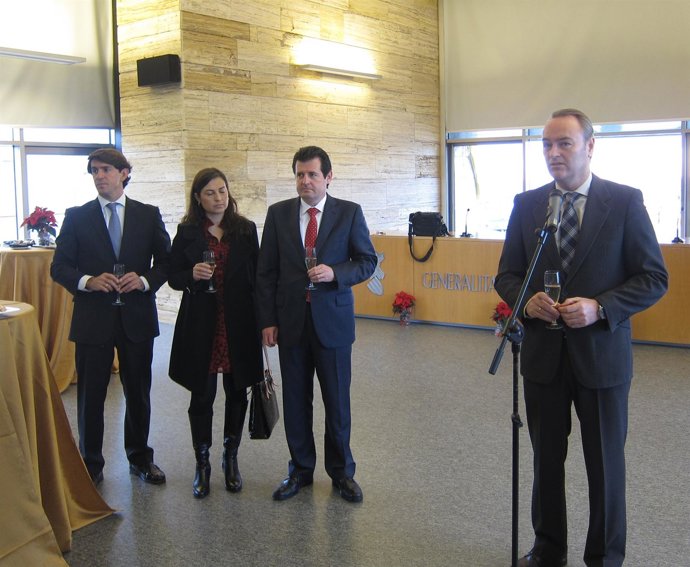 Alberto Fabra y José Císcar en la recepción de Navidad en Alicante