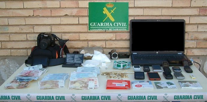 Droga y material decomisado en Tortosa