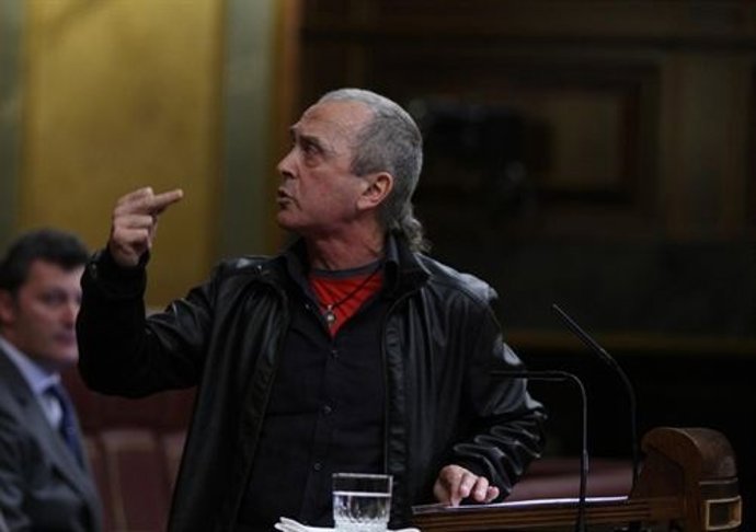 Sabino Cuadra, Diputado De Amaiur, Encarándose Con Celia Villalobos