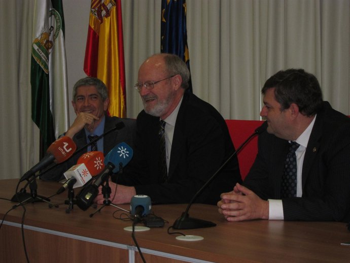 El premio Nobel de Química Robert Grubbs en la Onubense. 