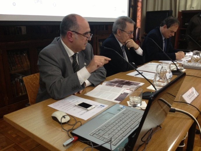 X.Grau (pdte.Acup); D.Ramírez (rector UB) y L.Jofre (dir. Gral. Universida