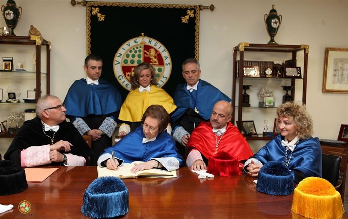 Margarita Salas junto al rector de la UJA hoy