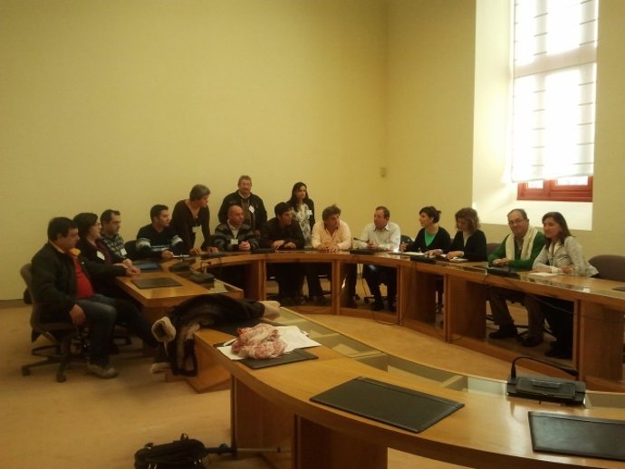 Los trabajadores de Paradores se reúnen con BNG y AGE