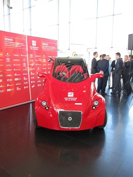 Coche Zemic Propulsado Por Electricidad De La UR