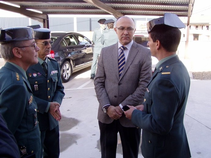 Ruiz Medrano visita las nuevas instalaciones de la casa cuartel de Ólvega