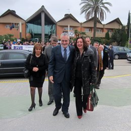 José Antonio Griñán, con Mar Moreno, a la entrada del foro Jaén Nuevo Milenio.