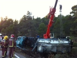Camión accidentado que ha vertido sosa cáustica
