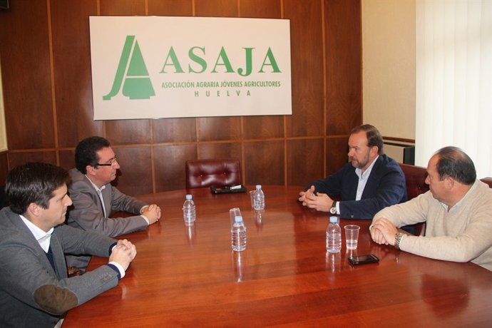 Reunión entre el PP onubense y Asaja en Huelva. 