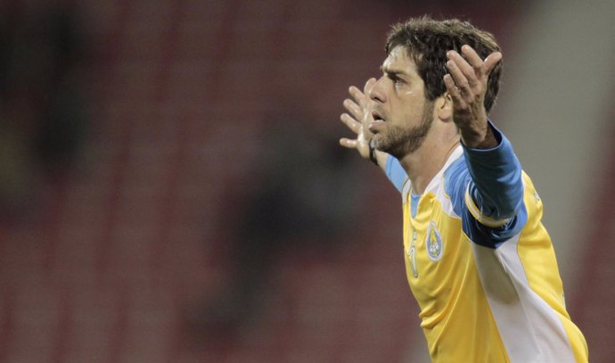 Juninho Pernambucano celebra un gol del Al-Gharafa