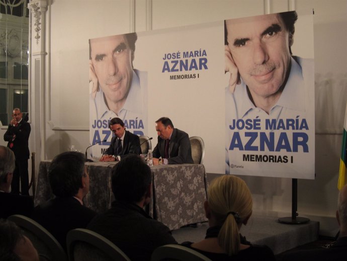 Aznar junto a Sanz presenta el libro 'Memorias I'