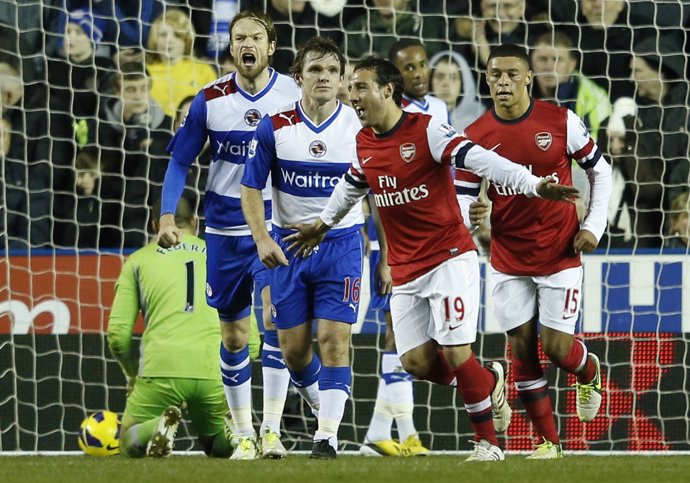 Santi Cazorla celebra un gol del Arsenal ante el Reading