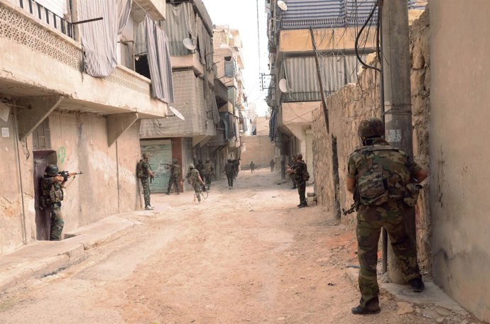 Soldados sirios avanzan sobre las posiciones rebeldes