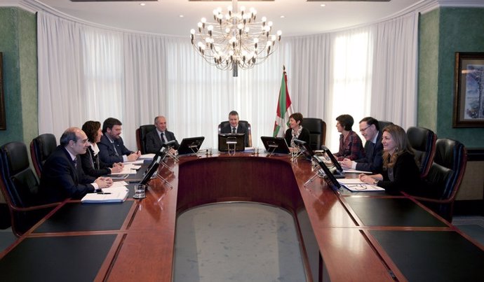Urkullu preside el primer Consejo del nuevo Gobierno vasco