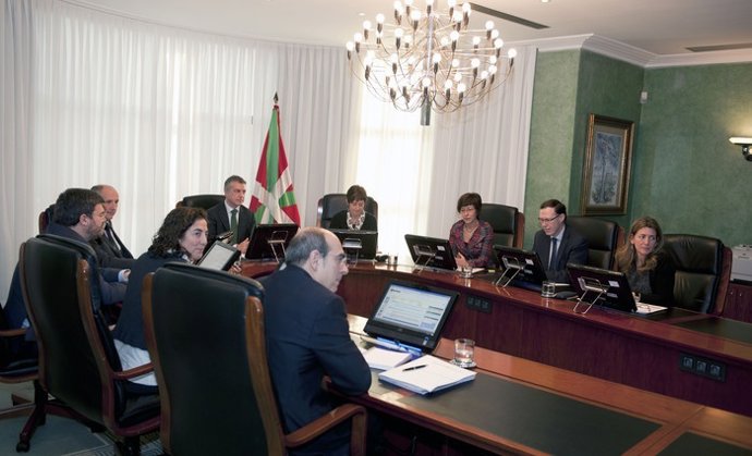 Urkullu preside el primer Consejo del nuevo Gobierno vasco