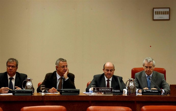 Ministro de Economía, Luis de Guindos, en el Congreso de los Diputados