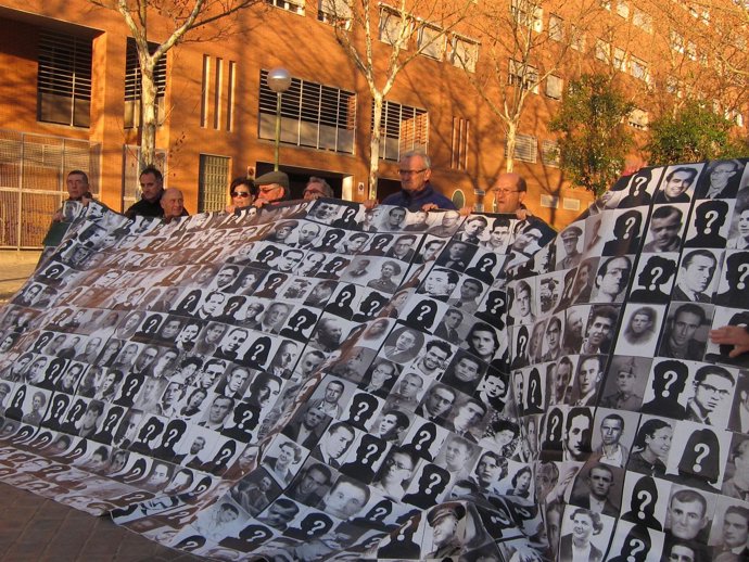 Protesta Memoria Histórica Asamblea De Madrid
