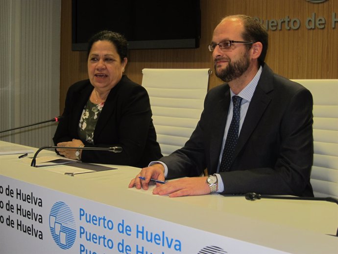 La presidenta de la APH, Manuela de Paz, y el director, Pedro García. 