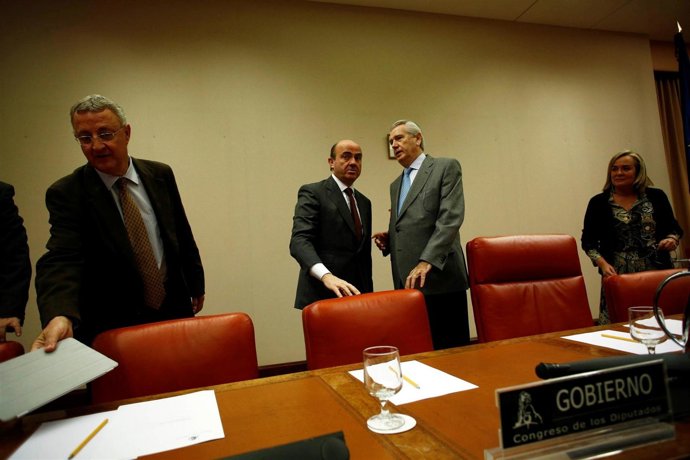 Ministro de Economía, Luis de Guindos, en el Congreso de los Diputados