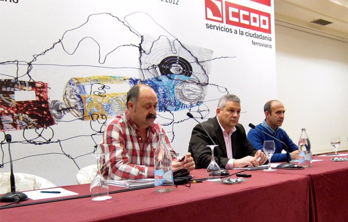Huete (i), Cáceres (c) y Nicolas (d) , del Sector Ferroviario de CC.OO.
