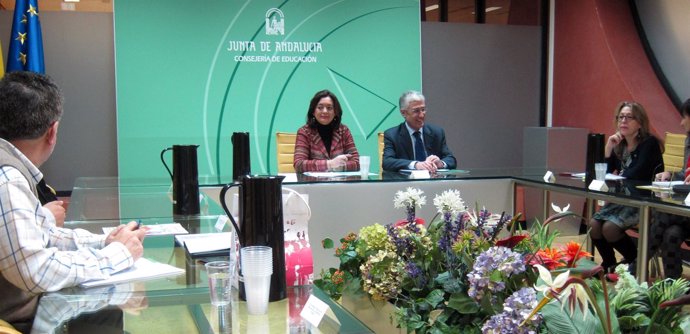 Reunión de Mar Moreno con la Plataforma Andaluza en Defensa de Enseñanza Pública