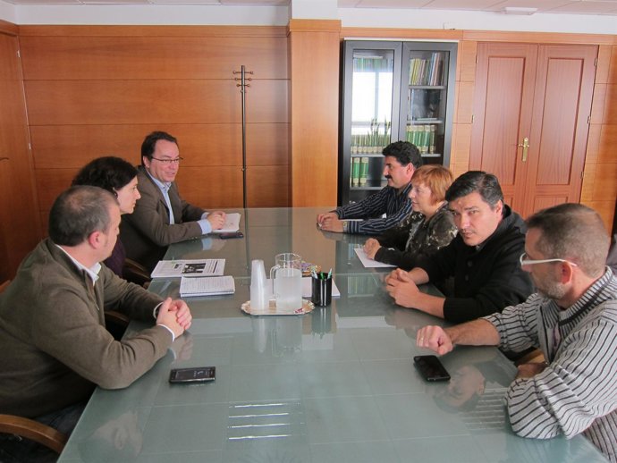 Reunión de representantes de la Junta y de los trabajadores de Paradores. 