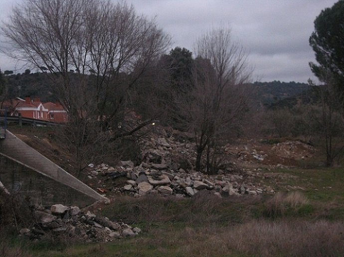 Vertidos en Pelayos de la Presa