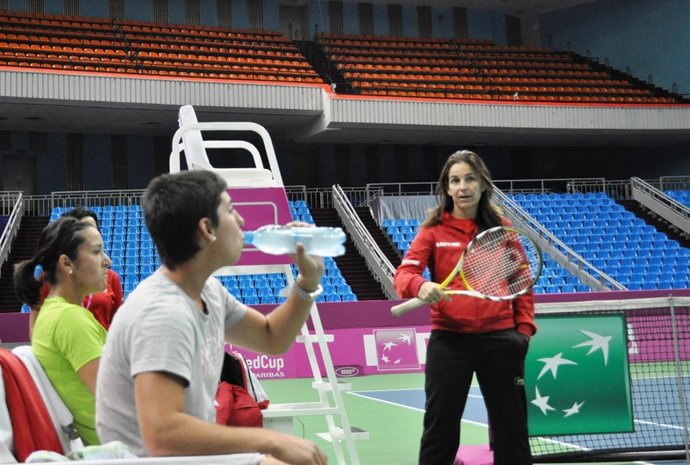 Arantxa Sánchez Vicario Habla Con Las Jugadoras 