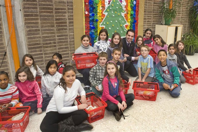 Alli con un grupo de alumnos.