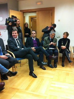 Tomás Gómez encerrado en la Asamblea