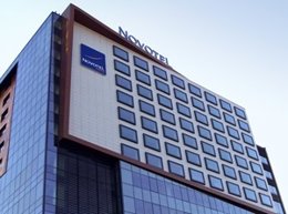 Fachada Hotel Novotel en Sofía (Bulgaria)