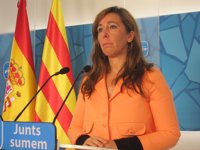 Sánchez-Camacho tacha de "alianza de intereses" el pacto CiU-ERC y dice que hay que responder con "la firmeza" de la ley
