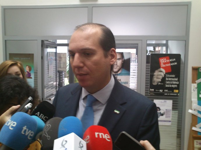 Luis Alfonso Hernández Carrón, Consejero De Salud Del Gobex