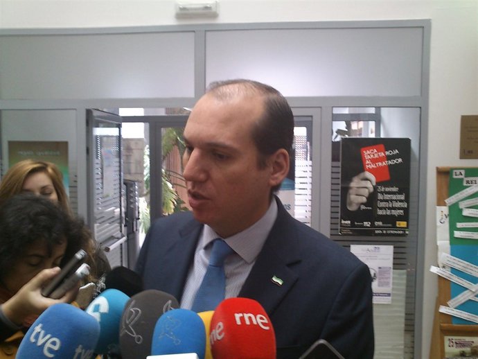 Luis Alfonso Hernández Carrón, Consejero De Salud Del Gobex