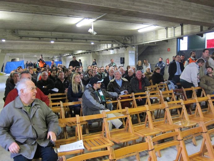 Pequeños accionistas en la Junta del Racing