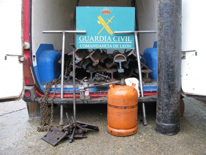 El material intervenido por la Guardia Civil.
