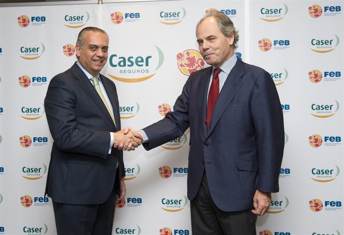 José Luis Sáez y el director general de Caser, Ignacio Eyries García de Vinuesa