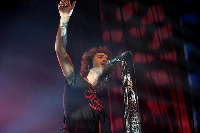 Leiva, Del Grupo Madrileño Pereza, Durante Un Concierto