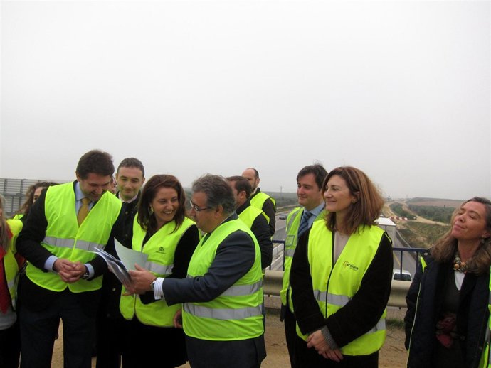 Crespo y Zoido, en la puesta en marcha de otro tramo del tercer carril de la A49
