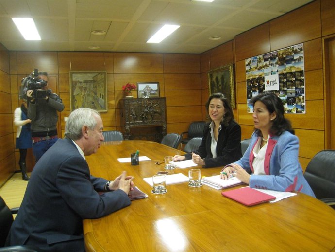 Francisco Bono con Isabel Borrego y Ángeles Alarcó