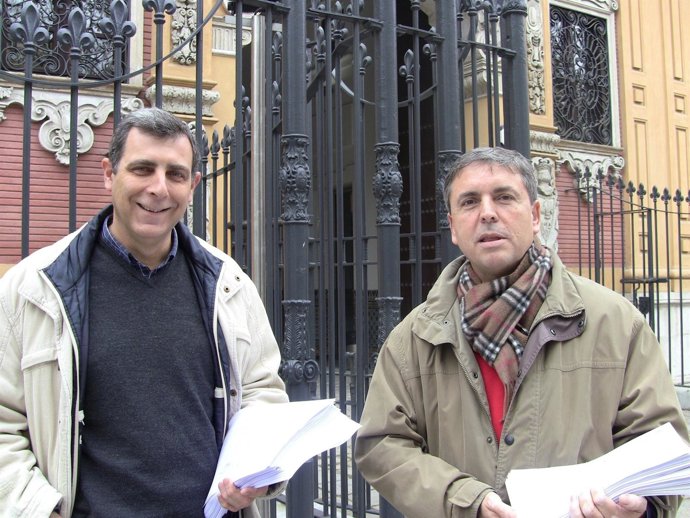 Satse entrega firmas para pedir a la Junta la devolucion de la paga de Navidad