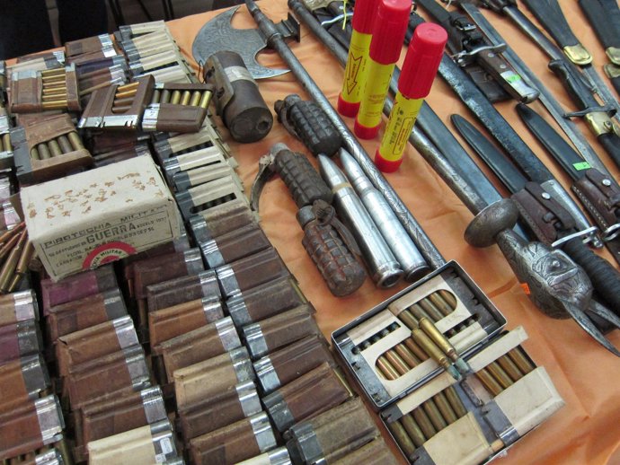 Armas intervenidas a un falso anticuario de El Vendrell