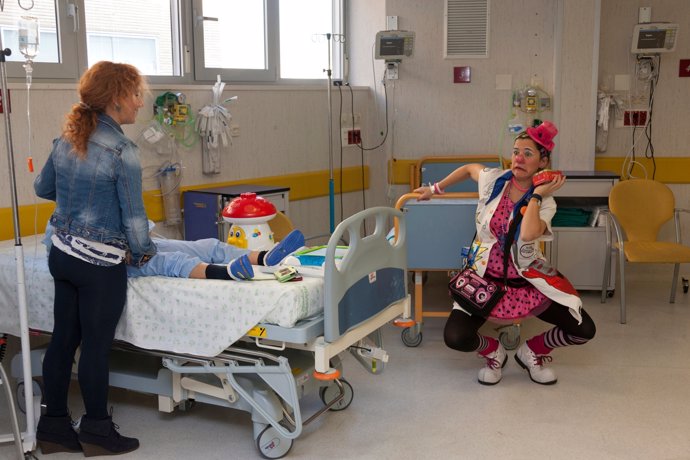 'Doctores Sonrisa' Con Un Niño Y Su Madre Antes De Operarse