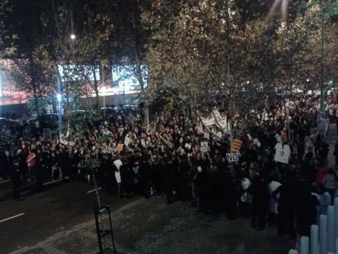 Manifestación frente a la Asamblea