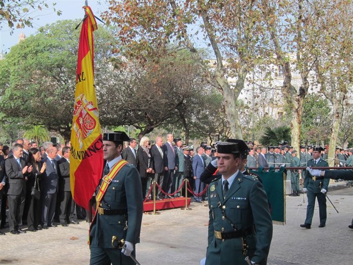 MInistro del Interior preside acto de imposición de corbata a la Guardia Civil