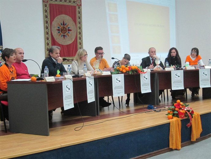 Mesa redonda servicios sociales